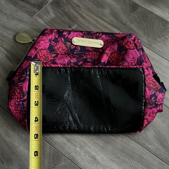 Betsy Johnson Makeup/Toiletries bag - Picture 4 of 7